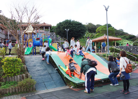 浦添市「浦添大公園」の遊具は楽しい！売店、駐車場、自然も充実してます