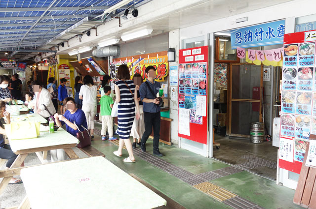 恩納村の道の駅「おんなの駅」で沖縄野菜買ってサーターアンダギーを食べたよ。