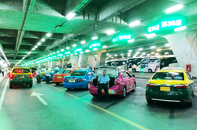 【子連れバンコク】スワンナプーム空港のタクシー乗り場へスムーズに行く方法