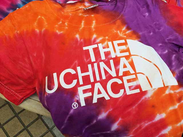 那覇・平和通りを散歩しててたまたま見つけたお店「YuraYura」でナイスデザインのパロディTシャツをゲットした。